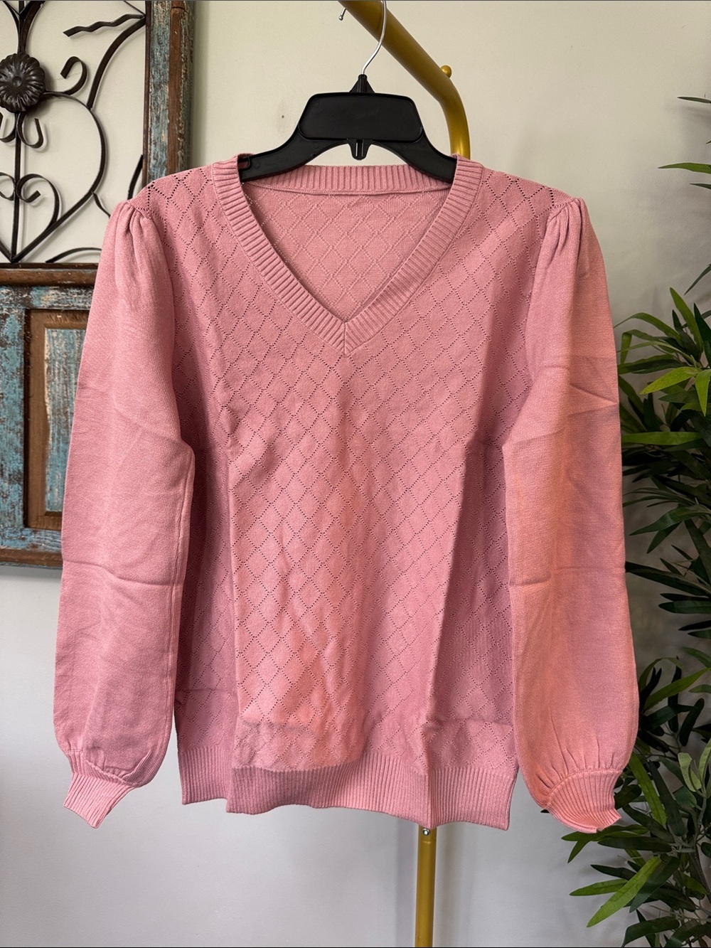 Tutorutor Classic Pink V-Neck Diamond Knit Sweater NEW M